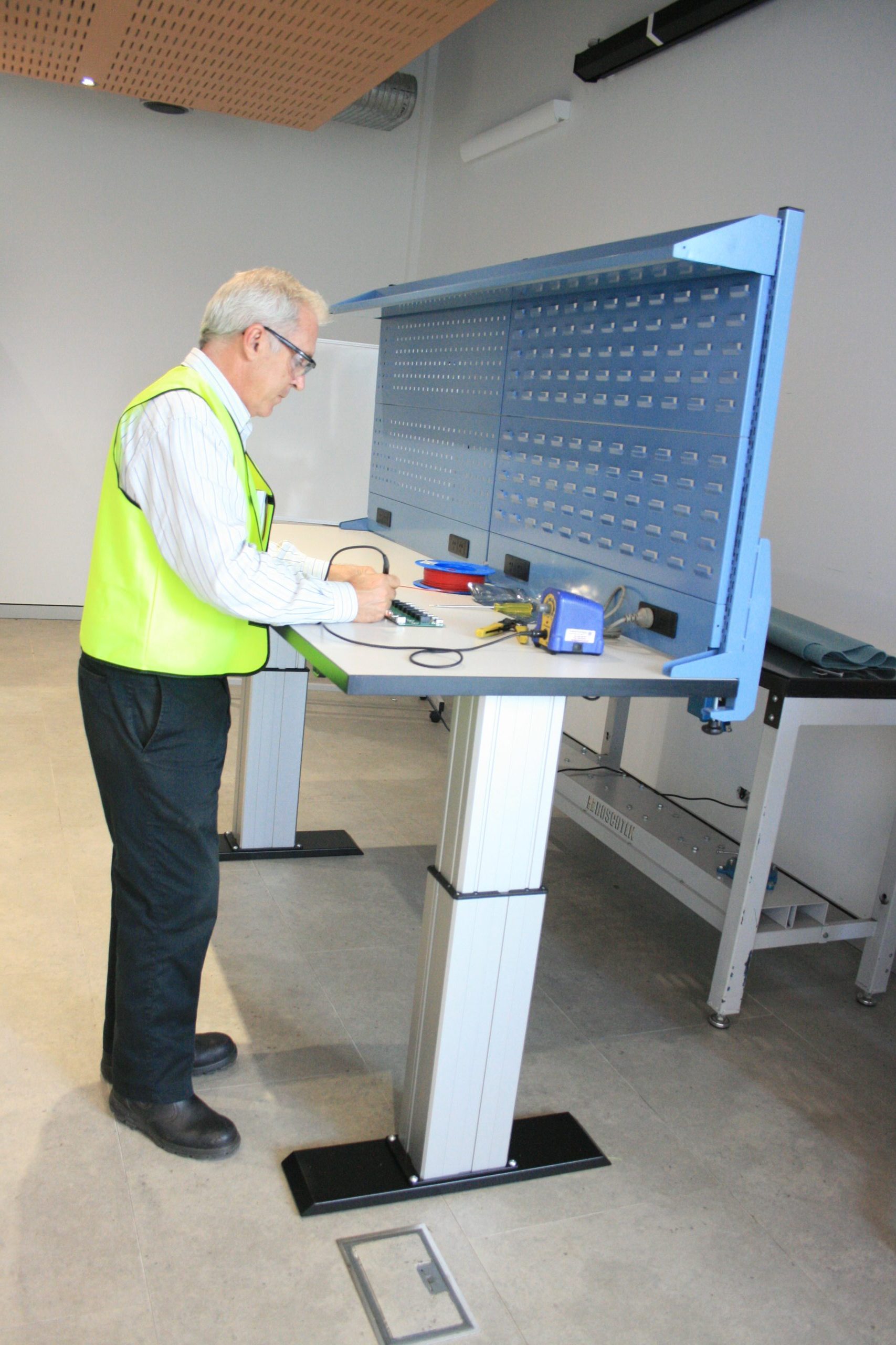 Boscotek HiLo allows workers to determine the best bench height